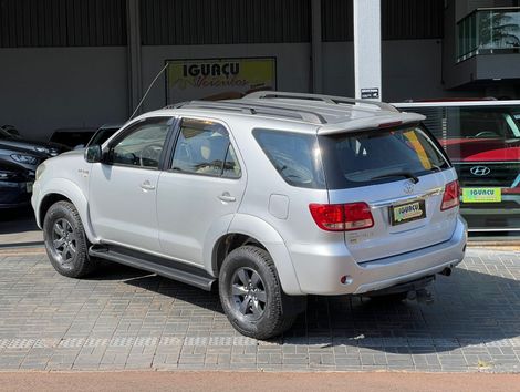 Toyota Hilux SW4 SRV D4-D 4x4 3.0 TDI Dies. Aut