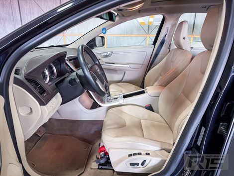 Volvo XC 60 T-8 MOMENTUM 2.0 (Híbrido)