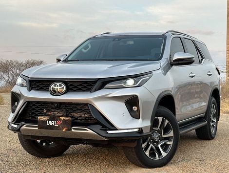 Toyota Hilux CD SRX Plus 4x4 2.8 TDI Die. Aut.