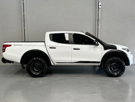 Mitsubishi L200 Tri. Outd. GLX 2.4 CD 4x4 Die. Mec.