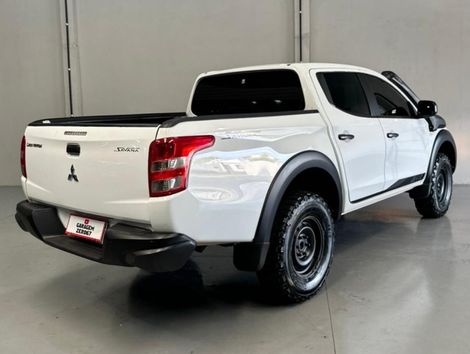 Mitsubishi L200 Tri. Outd. GLX 2.4 CD 4x4 Die. Mec.