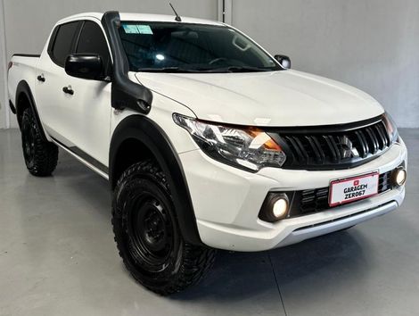 Mitsubishi L200 Tri. Outd. GLX 2.4 CD 4x4 Die. Mec.