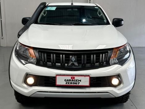 Mitsubishi L200 Tri. Outd. GLX 2.4 CD 4x4 Die. Mec.