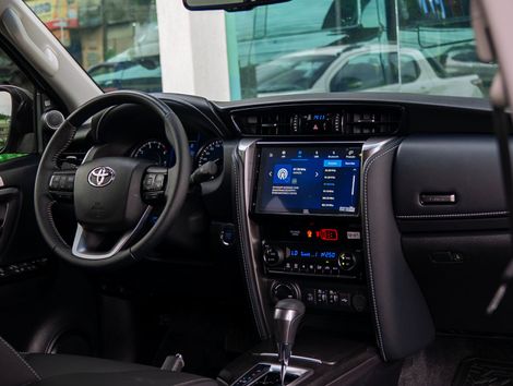 Toyota Hilux SW4 SRX Plat. 4x4 2.8 TB Die. Aut.