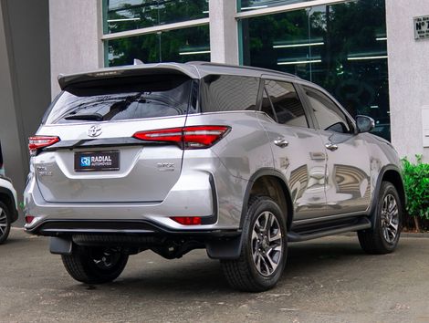 Toyota Hilux SW4 SRX Plat. 4x4 2.8 TB Die. Aut.