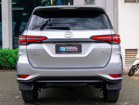 Toyota Hilux SW4 SRX Plat. 4x4 2.8 TB Die. Aut.