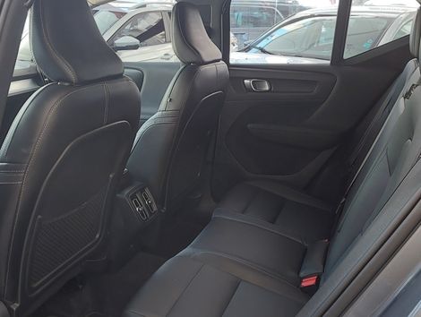 Volvo XC 40 T-5 MOMENTUM 2.0 252cv AWD