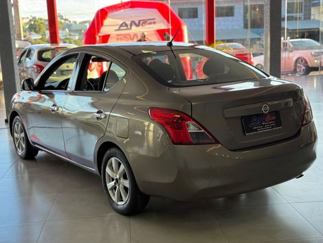 Nissan VERSA SL 1.6 16V Flex Fuel 4p Mec.