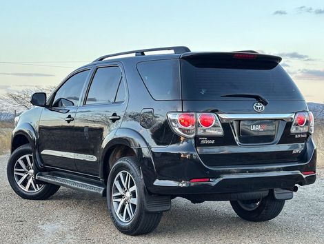 Toyota Hilux SW4 SRV D4-D 4x4 3.0 TDI Dies. Aut