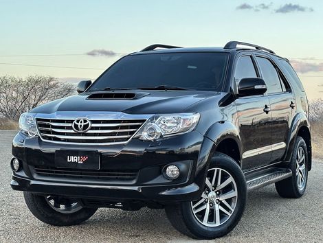 Toyota Hilux SW4 SRV D4-D 4x4 3.0 TDI Dies. Aut