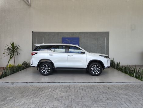 Toyota Hilux SW4 SRX Plat. 4x4 2.8 TB Die. Aut.