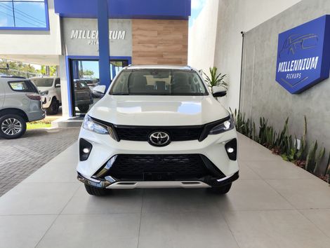 Toyota Hilux SW4 SRX Plat. 4x4 2.8 TB Die. Aut.