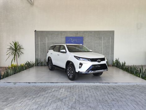 Toyota Hilux SW4 SRX Plat. 4x4 2.8 TB Die. Aut.