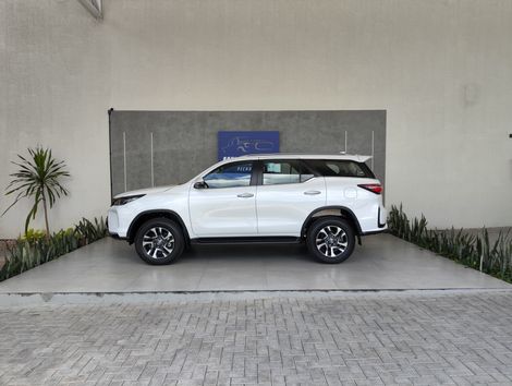 Toyota Hilux SW4 SRX Plat. 4x4 2.8 TB Die. Aut.