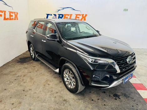 Toyota Hilux SW4 SRX 4x4 2.8 TDI 16V Dies. Aut.