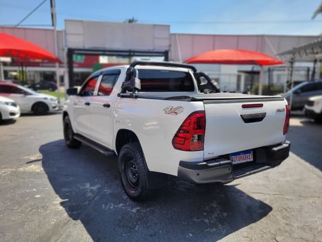 Toyota Hilux CD 4x4 2.8 Diesel Mec.