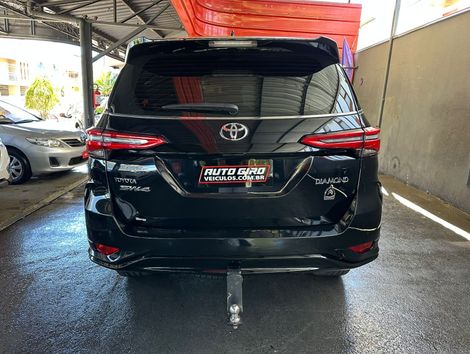 Toyota Hilux SW4 Diamond 2.8 TB 4x4 Die. Aut.