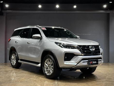 Toyota Hilux SW4 SRX 4x4 2.8 TDI 16V Dies. Aut.