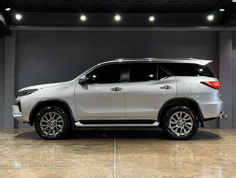 Toyota Hilux SW4 SRX 4x4 2.8 TDI 16V Dies. Aut.