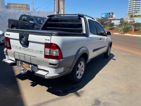 Fiat Strada Trekking 1.6 16V Flex CE