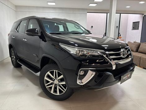 Toyota Hilux SW4 SRX 4x4 2.8 TDI 16V Dies. Aut.