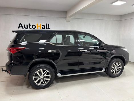 Toyota Hilux SW4 SRX 4x4 2.8 TDI 16V Dies. Aut.