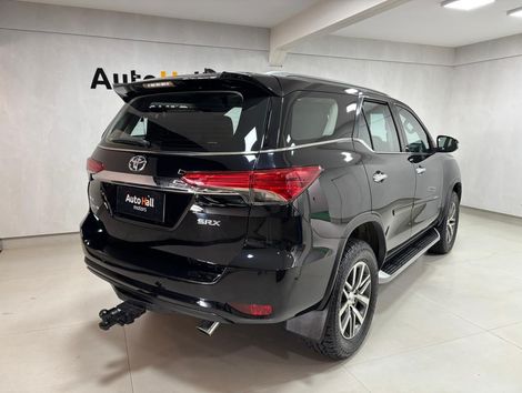 Toyota Hilux SW4 SRX 4x4 2.8 TDI 16V Dies. Aut.