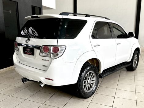 Toyota Hilux SW4 SRV D4-D 4x4 3.0 TDI Dies. Aut