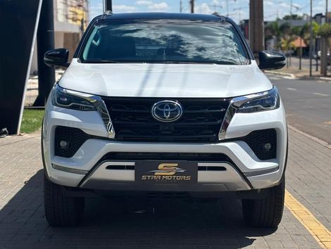 Toyota Hilux SW4 SRX 4x4 2.8 TDI 16V Dies. Aut.