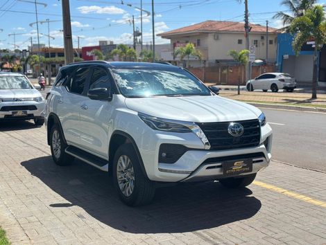 Toyota Hilux SW4 SRX 4x4 2.8 TDI 16V Dies. Aut.