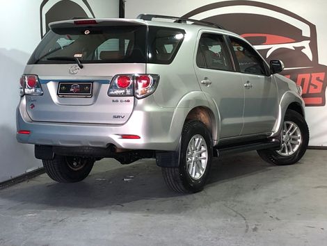 Toyota Hilux SW4 SRV D4-D 4x4 3.0 TDI Dies. Aut