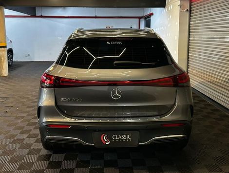 Mercedes EQA 250 (Elétrico)