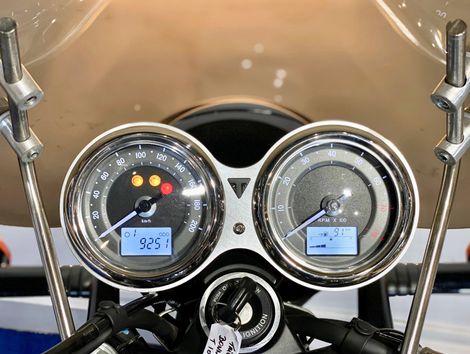 TRIUMPH BONNEVILLE T100 BLACK