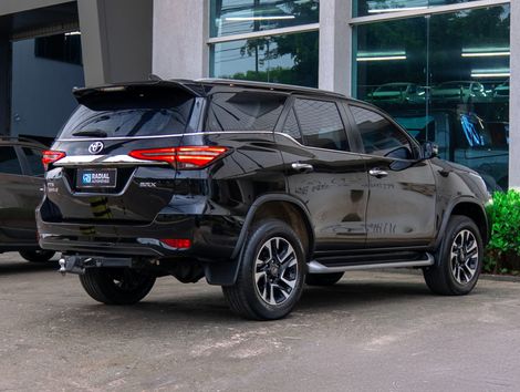 Toyota Hilux SW4 SRX 4x4 2.8 TDI 16V Dies. Aut.