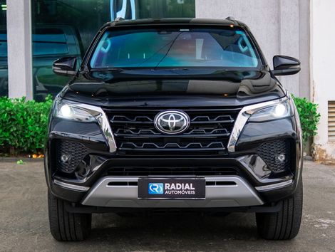 Toyota Hilux SW4 SRX 4x4 2.8 TDI 16V Dies. Aut.