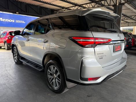 Toyota Hilux SW4 SRX 4x4 2.8 TDI 16V Dies. Aut.