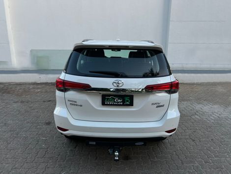 Toyota Hilux SW4 SRV 4x2 2.7 Flex 16V Aut.