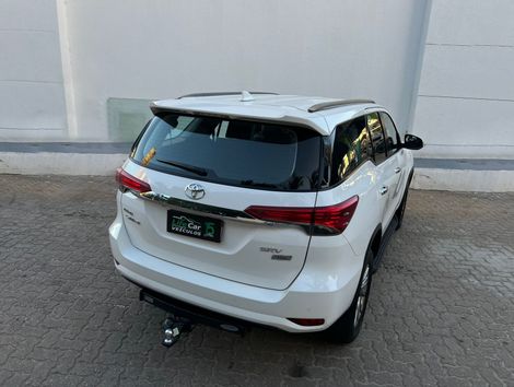 Toyota Hilux SW4 SRV 4x2 2.7 Flex 16V Aut.