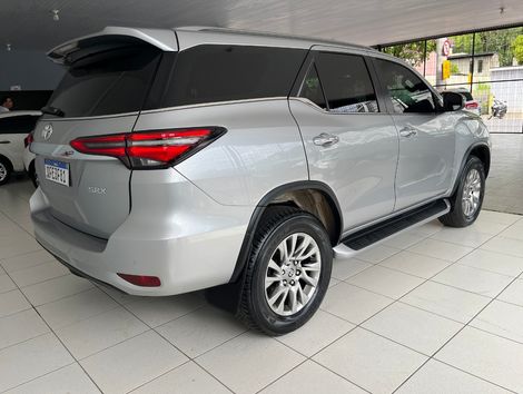 Toyota Hilux SW4 SRX 4x4 2.8 TDI 16V Dies. Aut.