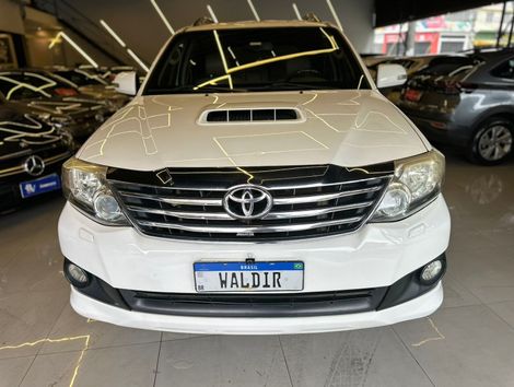 Toyota Hilux SW4 SRV D4-D 4x4 3.0 TDI Dies. Aut