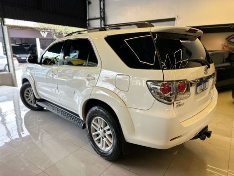 Toyota Hilux SW4 SRV D4-D 4x4 3.0 TDI Dies. Aut