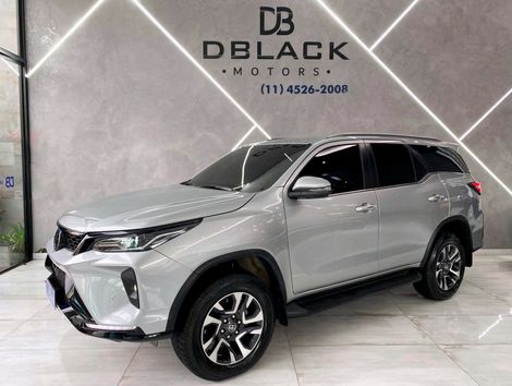 Toyota Hilux SW4 SRX Plat. 4x4 2.8 TB Die. Aut.