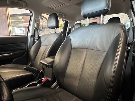 Mitsubishi L200 Triton Sport HPE-S 2.4 CD Dies. Aut