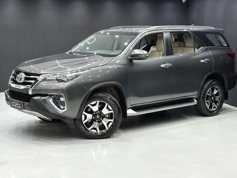 Toyota Hilux SW4 SRX Diamo. 4x4 2.8 TB Die Aut.