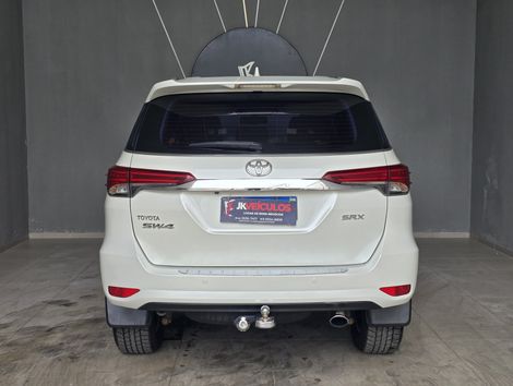 Toyota Hilux SW4 SRX 4x4 2.8 TDI 16V Dies. Aut.