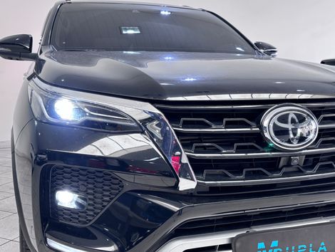 Toyota Hilux SW4 SRX 4x4 2.8 TDI 16V Dies. Aut.