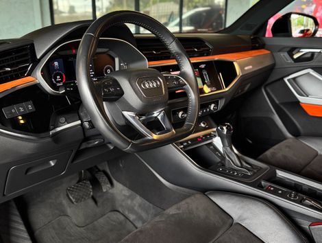 Audi Q3 Black Ed. 1.4 TFSI Flex/Black S-tron.