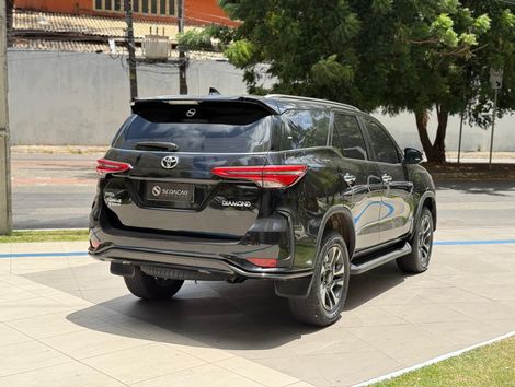 Toyota Hilux SW4 Diamond 2.8 TB 4x4 Die. Aut.