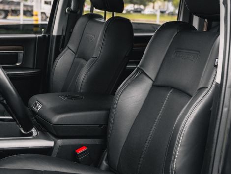 RAM CLASSIC LARAMIE NIGHT ED. 5.7 4X4 Aut.