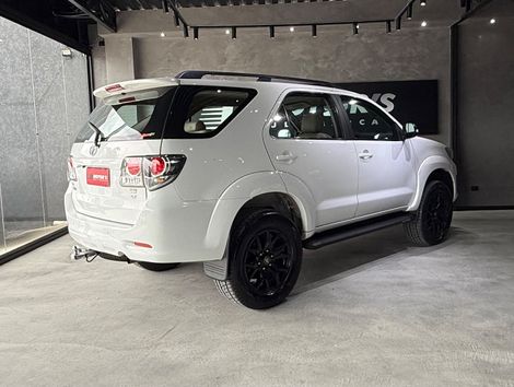 Toyota Hilux SW4 SR 4x2 2.7/ 2.7 Flex 16V Aut.